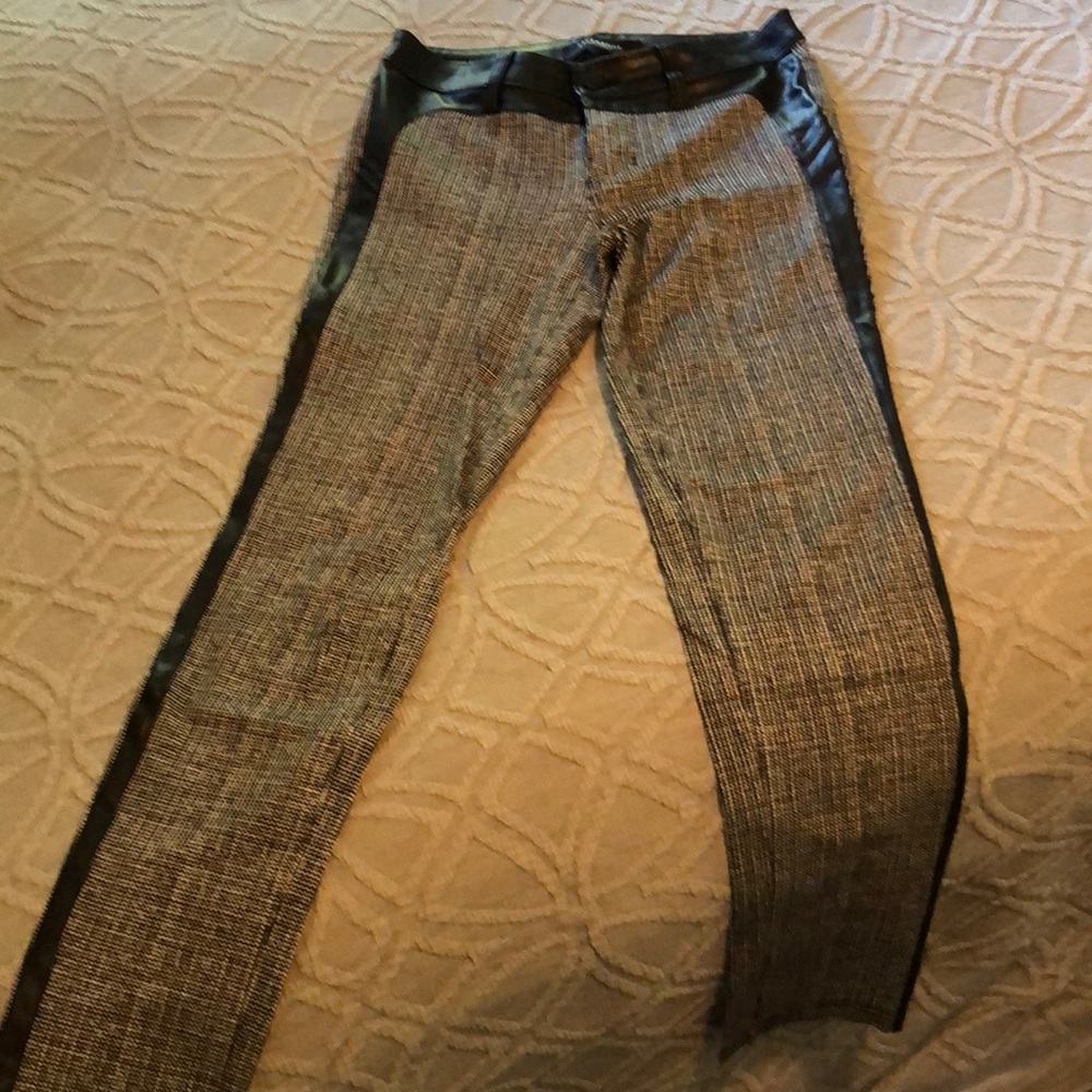 Black & cream jegging from Liverpool Jeans Co. EUC